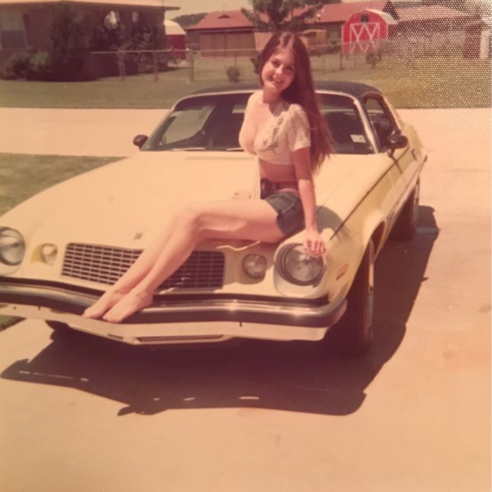 Mi madre a los 16 años con su Camaro, 1975