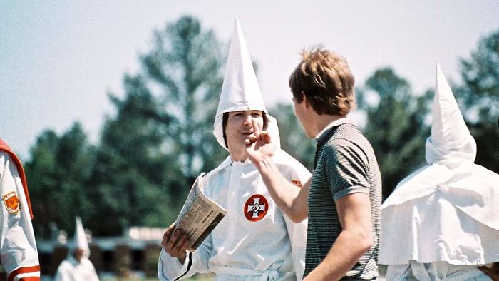 Un amigo de mi padre, mandando a la m*erda a un miembro del KKK, 1985