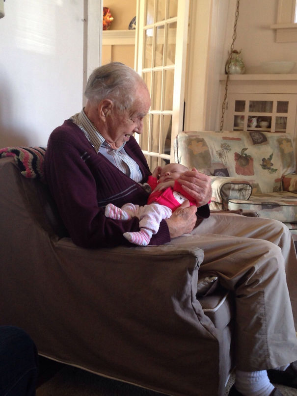98-Year-Old Man Holds His 1-Week-Old Great-Granddaughter For The Very First Time