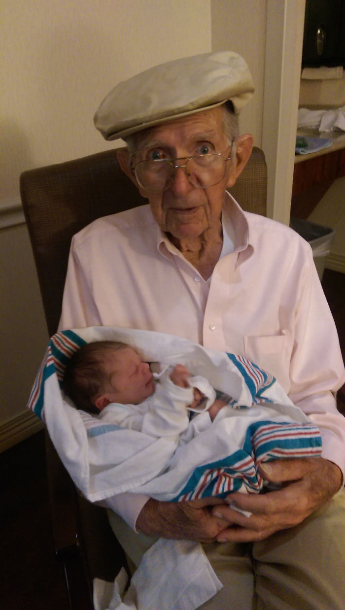 Mi abuelo de 94 años y mi hijo de 1 día, que se llama como él