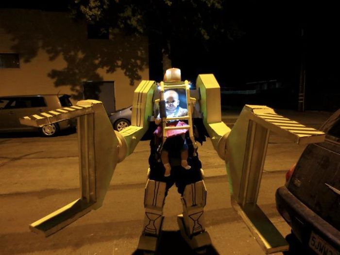 My Friend And His Daughter Dressed As A Work Loader From Aliens
