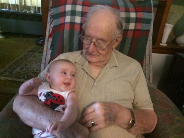 My 94-Year-Old Great-Grandfather Meeting His 4-Month-Old Great-Great-Granddaughter For The First Time