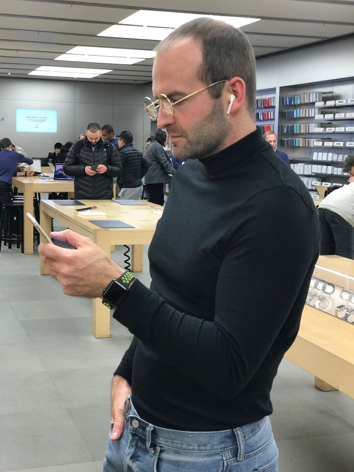 He ido a la tienda Apple con mi disfraz de Steve Jobs
