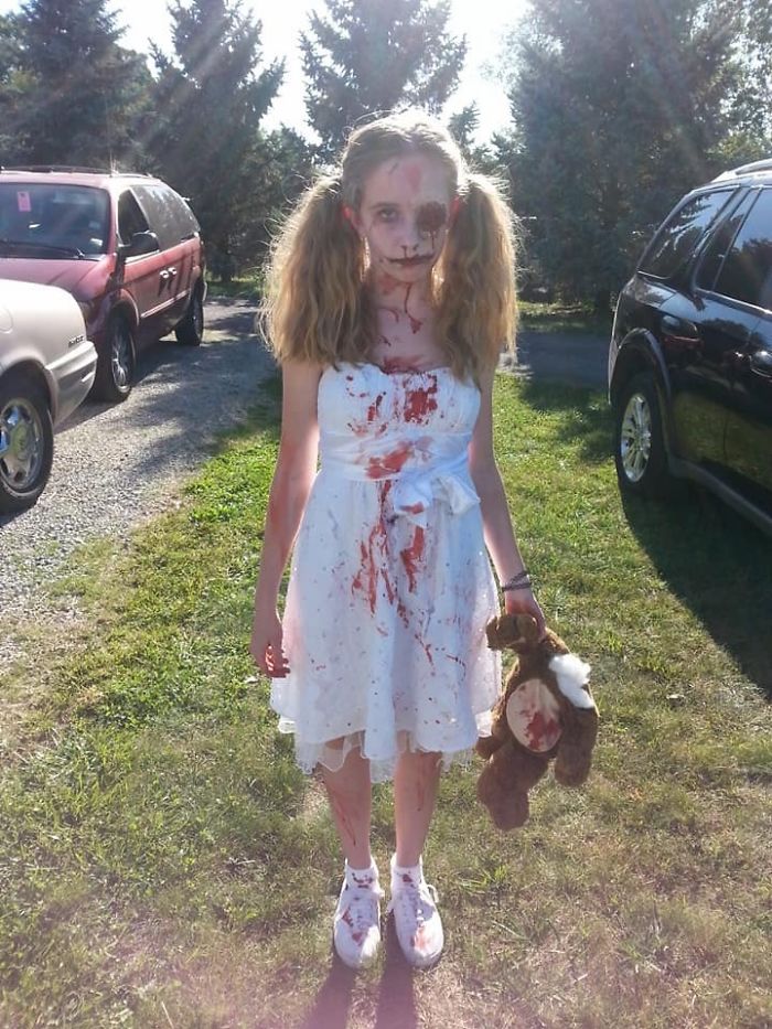 My Daughter’s Halloween Costume. She Did Her Own Makeup And Outfit