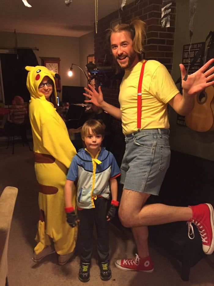 Mi hijo estaba emocionado cuando accedimos a hacer Halloween con Pokemon, hasta que vió mi disfraz