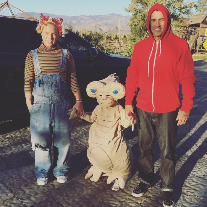 Pink And Her Family As E.T. Characters