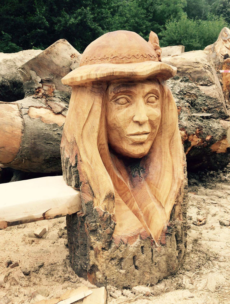 Romanian Artist Uses A Chainsaw To Turn Trees Into Sculptures, And The Result Is Impressive