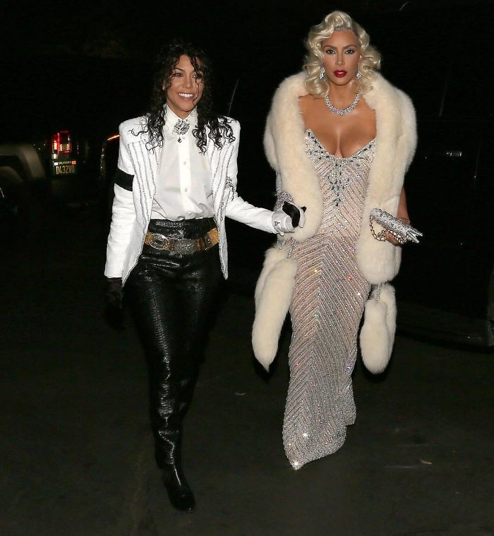 Kourtney y Kim Kardashian como Michael Jackson y Madonna