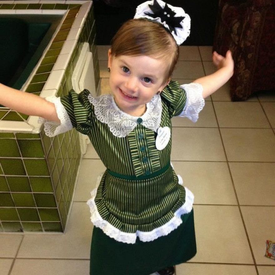 Little Girl Dresses As Disneyland Castmember For Halloween Every Year