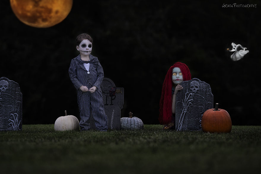 This American Photographer Specializes In Photographing Kids In Costume For Halloween, And It's Seriously Spooky