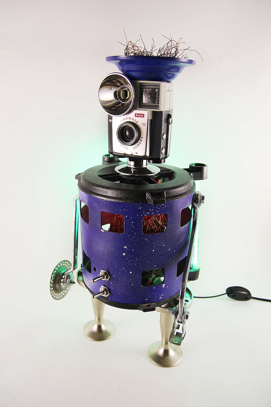 From Junk To Art: Check Out The New Generation Of Robot Lamps By Captain Heartless.