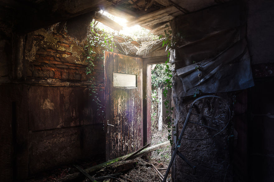 I Photographed Abandoned Places