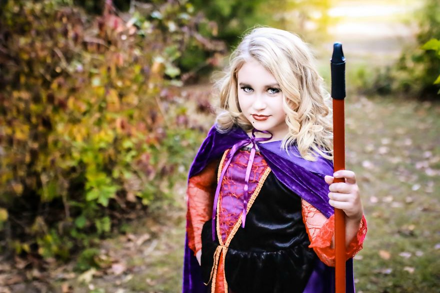 I Took Pictures Of Adorable Girls In The Theme Of Hocus Pocus