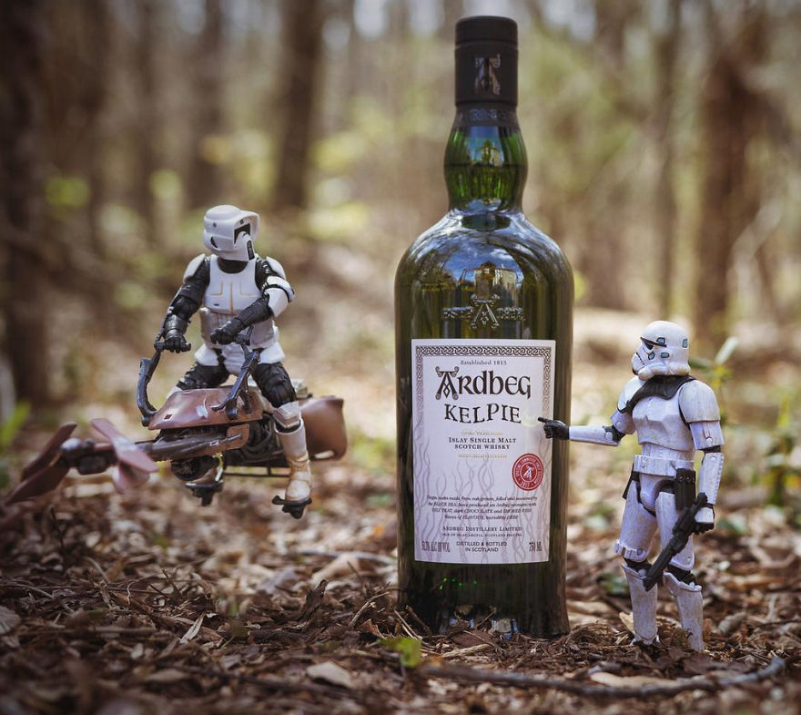 https://static.boredpanda.com/blog/wp-content/uploads/2017/10/Photographer-Poses-Stormtroopers-with-Top-Shelf-Liquor-and-the-Results-Are-Awesome-59e8031d2c17a-png__880.jpg