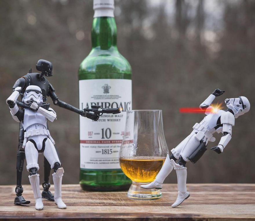 https://static.boredpanda.com/blog/wp-content/uploads/2017/10/Photographer-Poses-Stormtroopers-with-Top-Shelf-Liquor-and-the-Results-Are-Awesome-59e8051204774-png__880.jpg