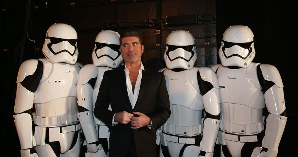 Simon-Cowell-backstage-with-Storm-Troopers-59d4c470abb15.jpg