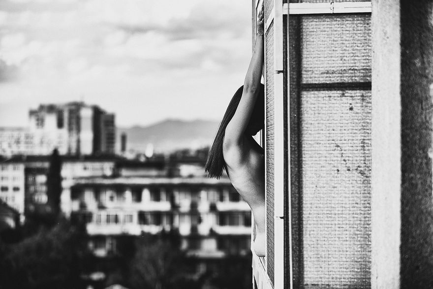 Photographer Captures Raw Women To Show There Is Much More Than A Sexual Desire To Female Nudity. Photographer Captures Raw Women To Show There Is Much More Than A Sexual Desire To Female Nudity.