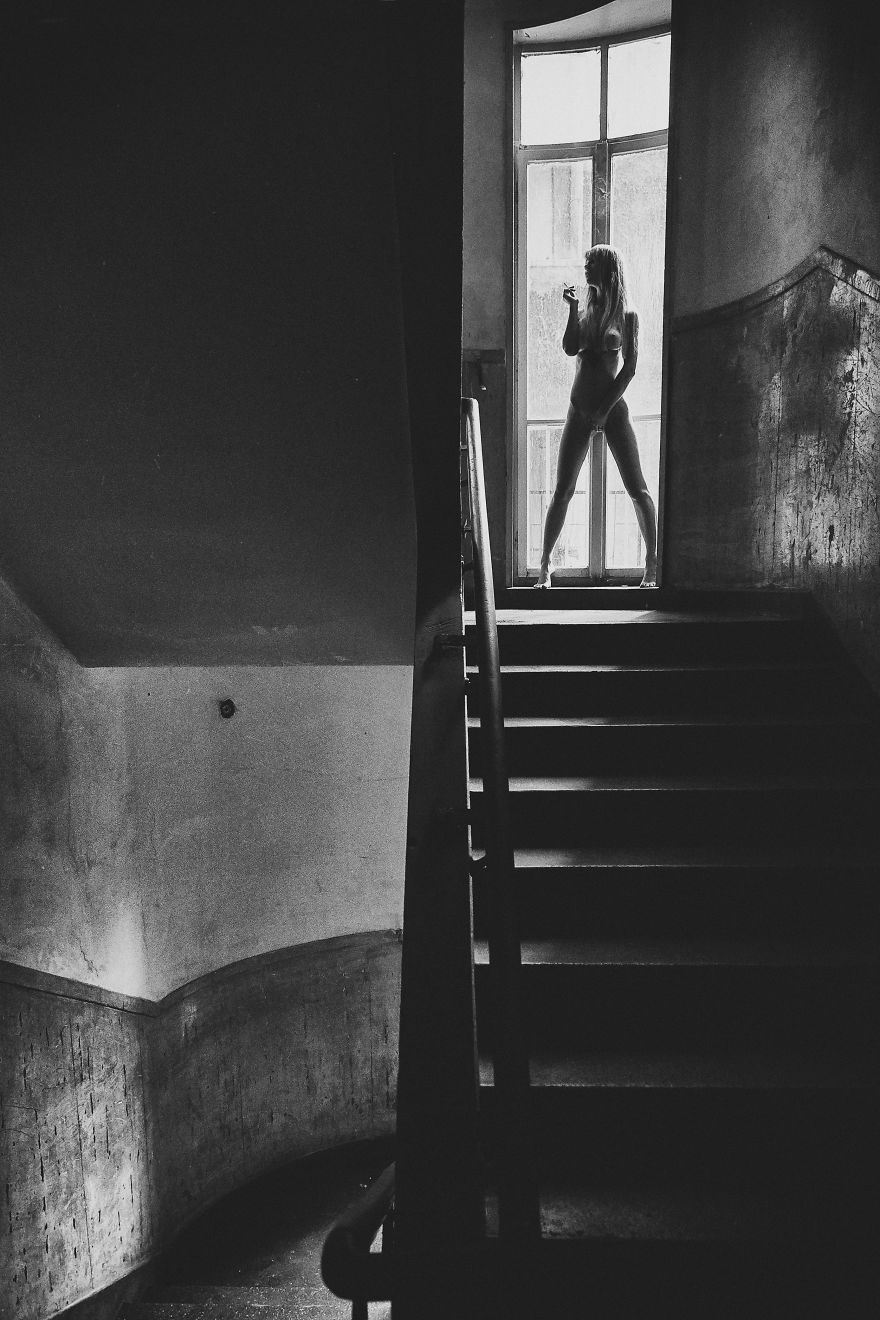 Photographer Captures Raw Women To Show There Is Much More Than A Sexual Desire To Female Nudity. Photographer Captures Raw Women To Show There Is Much More Than A Sexual Desire To Female Nudity.