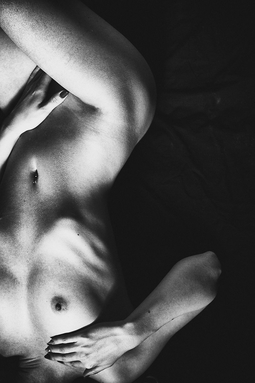 Photographer Captures Raw Women To Show There Is Much More Than A Sexual Desire To Female Nudity. Photographer Captures Raw Women To Show There Is Much More Than A Sexual Desire To Female Nudity.