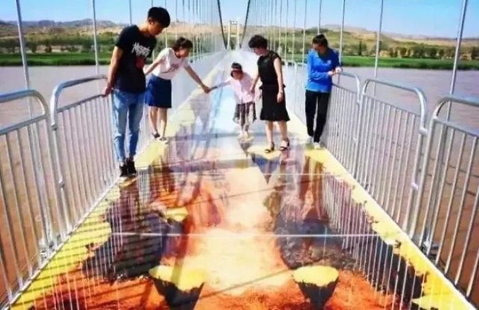 The Glass Bridge In China Will Amaze You With Optical Illusions Painted On The Ground