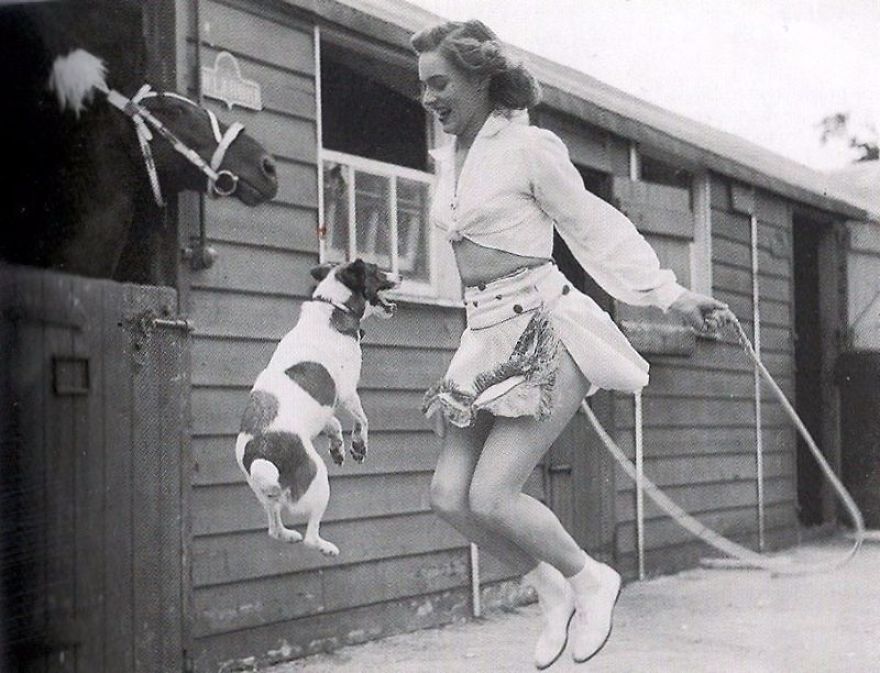 These Vintage Photographs Showing The Relationship Between Animals And People Will Surprise You
