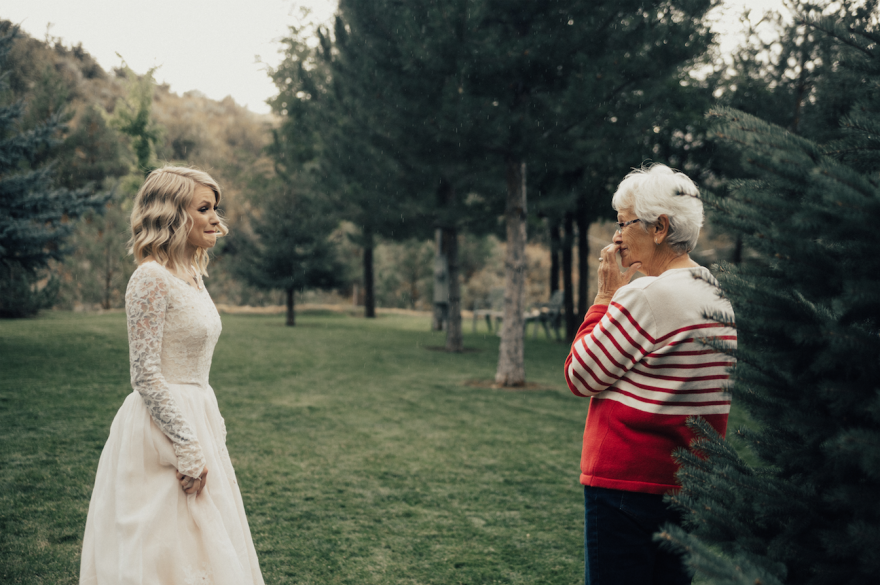 Bride Surprises Grandmother By Wearing Her Wedding Dress From 1962 And Her Reaction Is Too Cute