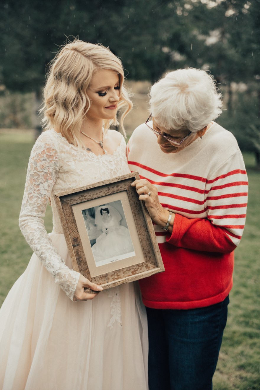 Bride Surprises Grandmother By Wearing Her Wedding Dress From 1962 And Her Reaction Is Too Cute