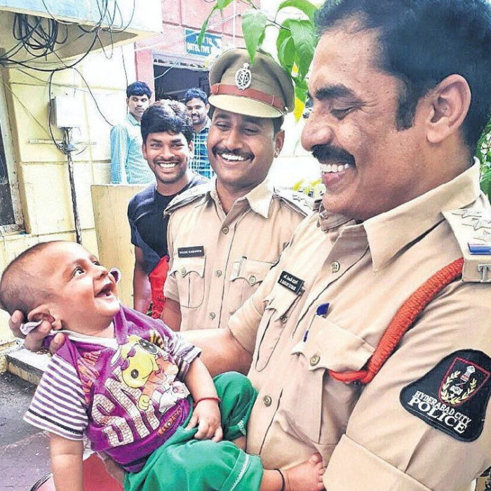 Baby’s Reaction To Police Officers Who Rescued Him From Kidnappers Says It All
