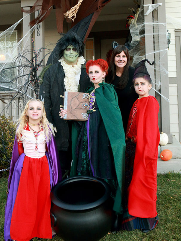 Hocus Pocus Costume With The Sanderson Sisters, Billy And Binx The Cat