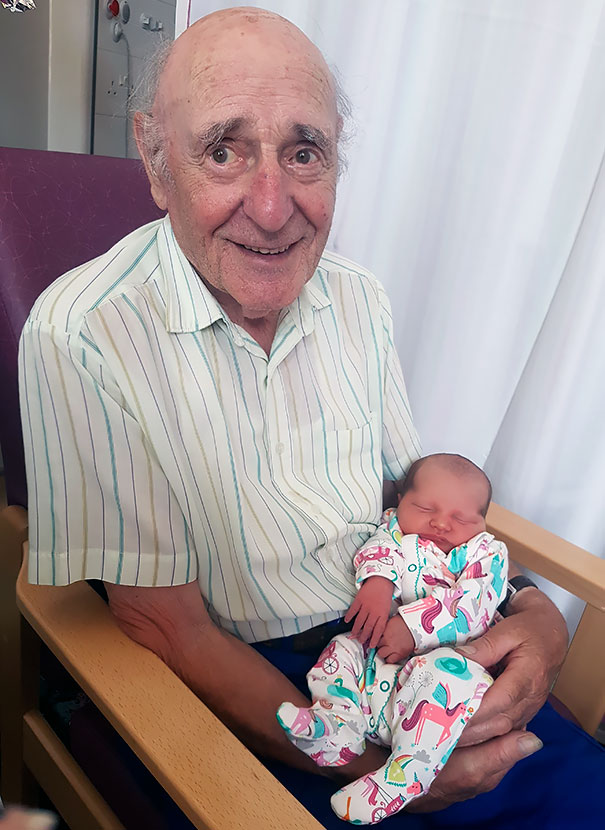 My 87-Year-Old Grandad Met His Granddaughter For The First Time