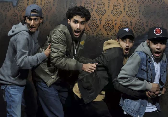 100 Hysterical Moments When People Got Scared To Death At A Haunted House, Caught By A Secret Cam