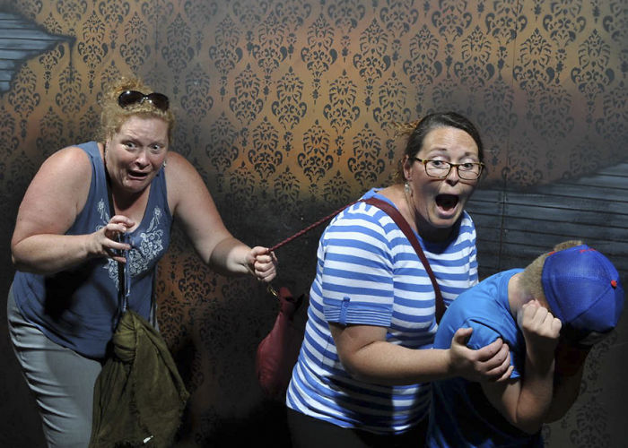 100 Hysterical Moments When People Got Scared To Death At A Haunted House, Caught By A Secret Cam