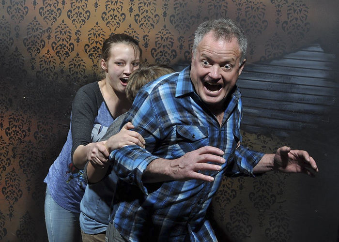 100 Hysterical Moments When People Got Scared To Death At A Haunted House, Caught By A Secret Cam