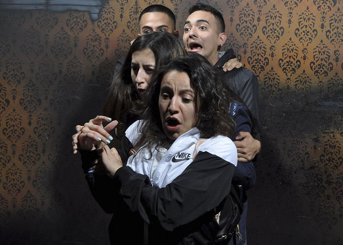 100 Hysterical Moments When People Got Scared To Death At A Haunted House, Caught By A Secret Cam