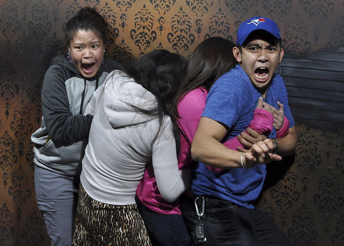 100 Hysterical Moments When People Got Scared To Death At A Haunted House, Caught By A Secret Cam