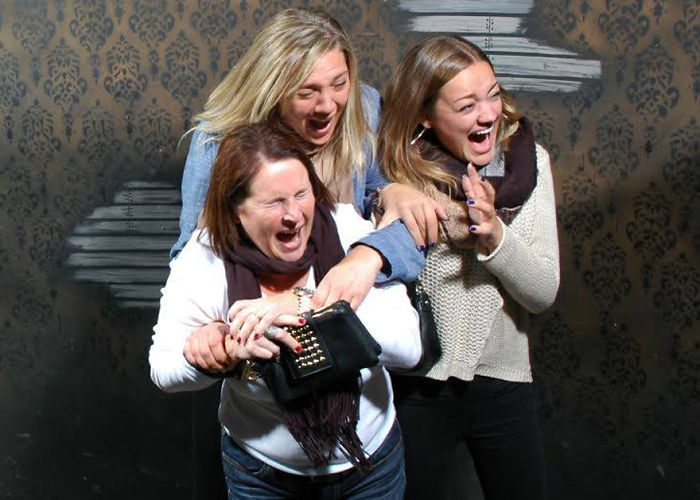 100 Hysterical Moments When People Got Scared To Death At A Haunted House, Caught By A Secret Cam