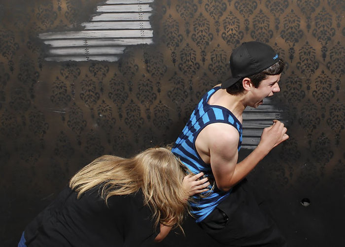 100 Hysterical Moments When People Got Scared To Death At A Haunted House, Caught By A Secret Cam