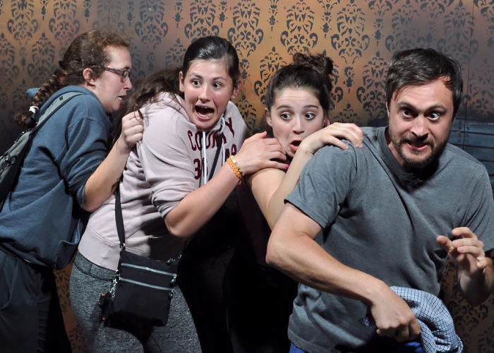 100 Hysterical Moments When People Got Scared To Death At A Haunted House, Caught By A Secret Cam