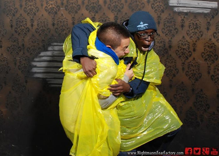 100 Hysterical Moments When People Got Scared To Death At A Haunted House, Caught By A Secret Cam