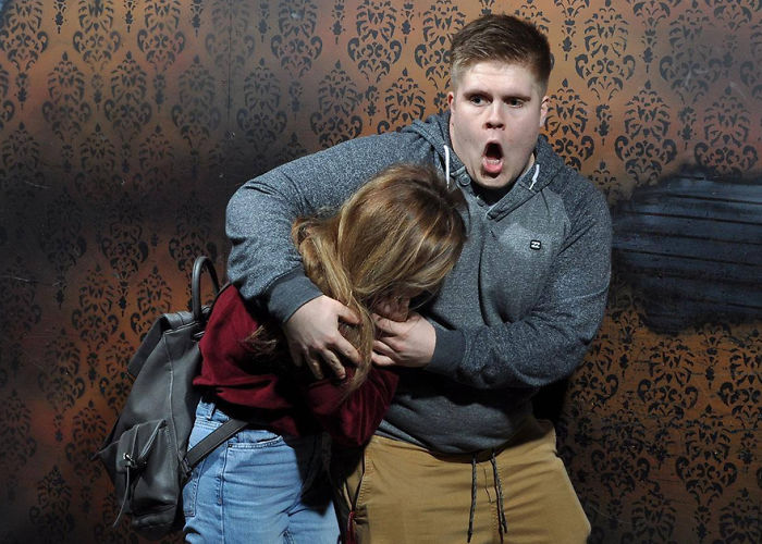 100 Hysterical Moments When People Got Scared To Death At A Haunted House, Caught By A Secret Cam
