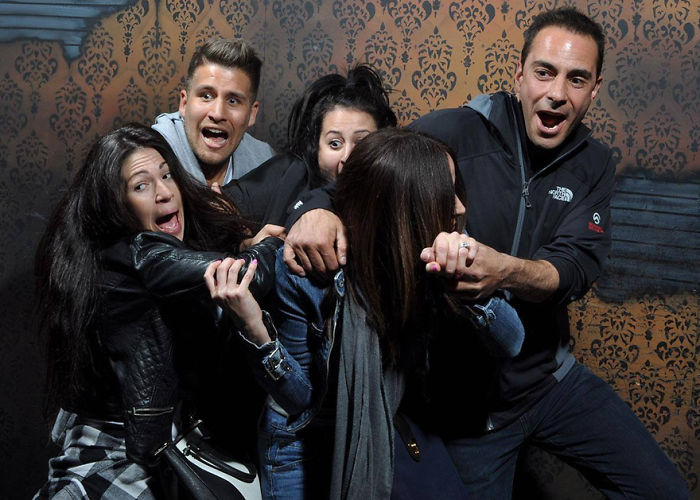 100 Hysterical Moments When People Got Scared To Death At A Haunted House, Caught By A Secret Cam