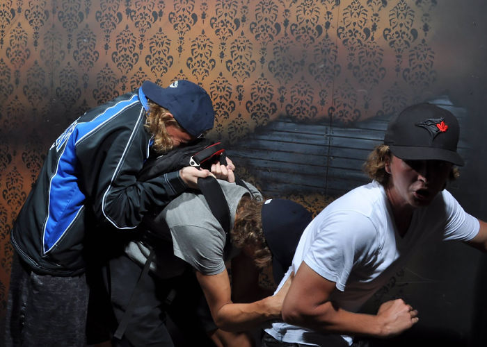 100 Hysterical Moments When People Got Scared To Death At A Haunted House, Caught By A Secret Cam