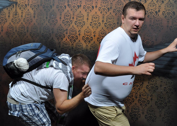 100 Hysterical Moments When People Got Scared To Death At A Haunted House, Caught By A Secret Cam