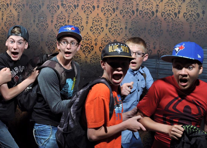 100 Hysterical Moments When People Got Scared To Death At A Haunted House, Caught By A Secret Cam