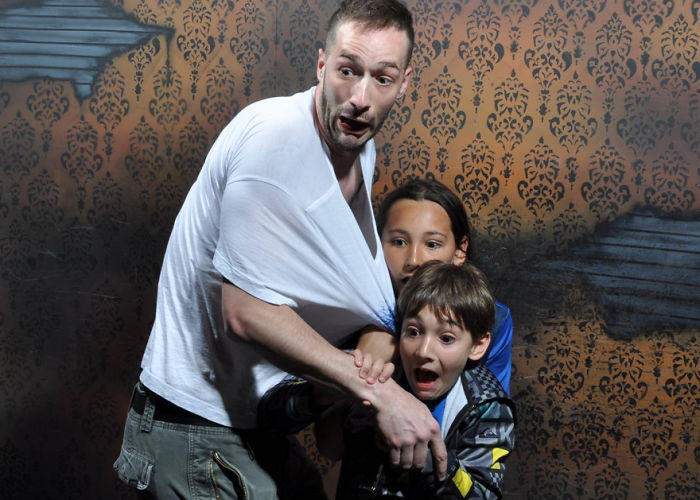 100 Hysterical Moments When People Got Scared To Death At A Haunted House, Caught By A Secret Cam