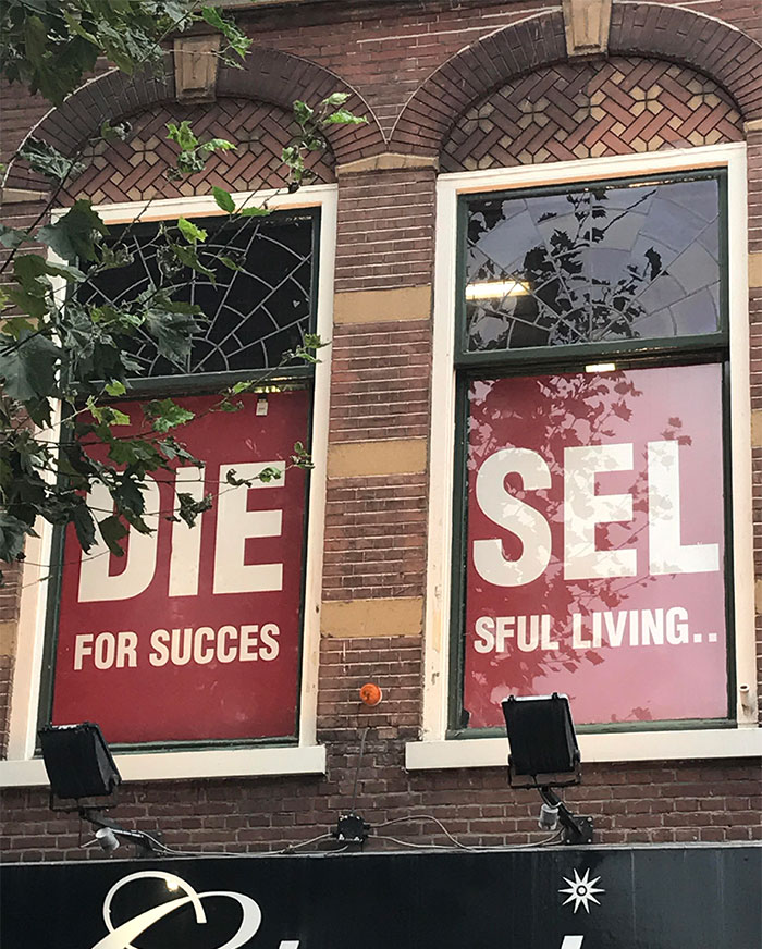 I Only Saw The Left Window At First And Got Very Confused