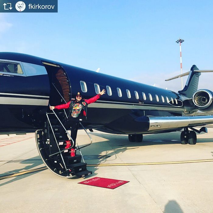 This Russian Company Lets You Fool Your Instagram Followers By Renting Out Private Jets For Photoshoots