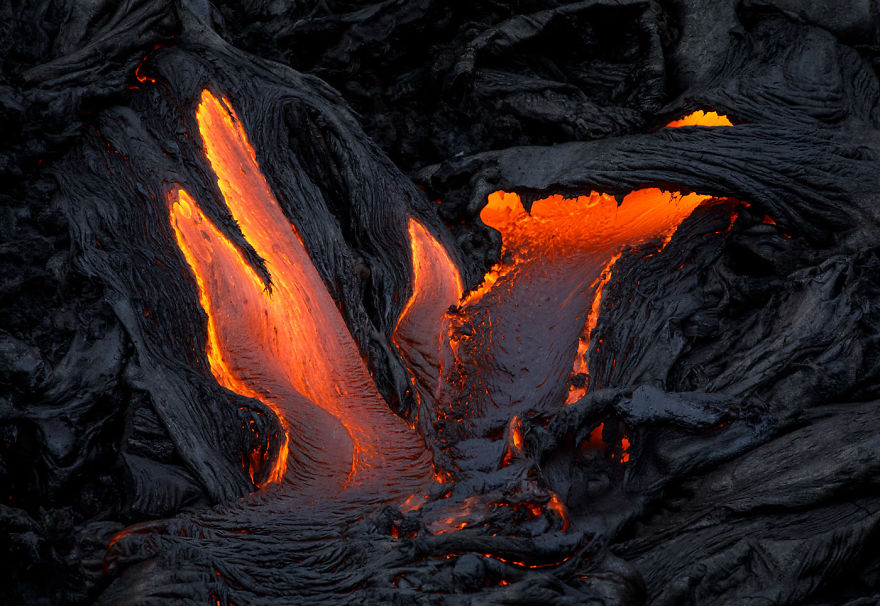 j Kilauea Lava Flows 7 10 2017 30 59f8c80050ecd  880 - Fotógrafo chega muito perto de lava com o seu Drone