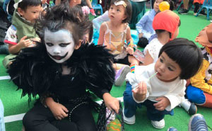 Taiwanese Kindergartner Who Won Last Year's Halloween With No-Face Costume Surprises Everyone Again