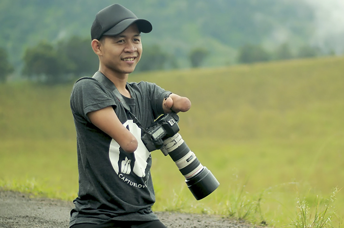 Este hombre que nació sin manos ni piernas se convierte en fotógrafo profesional, y sus fotos hablan por sí mismas